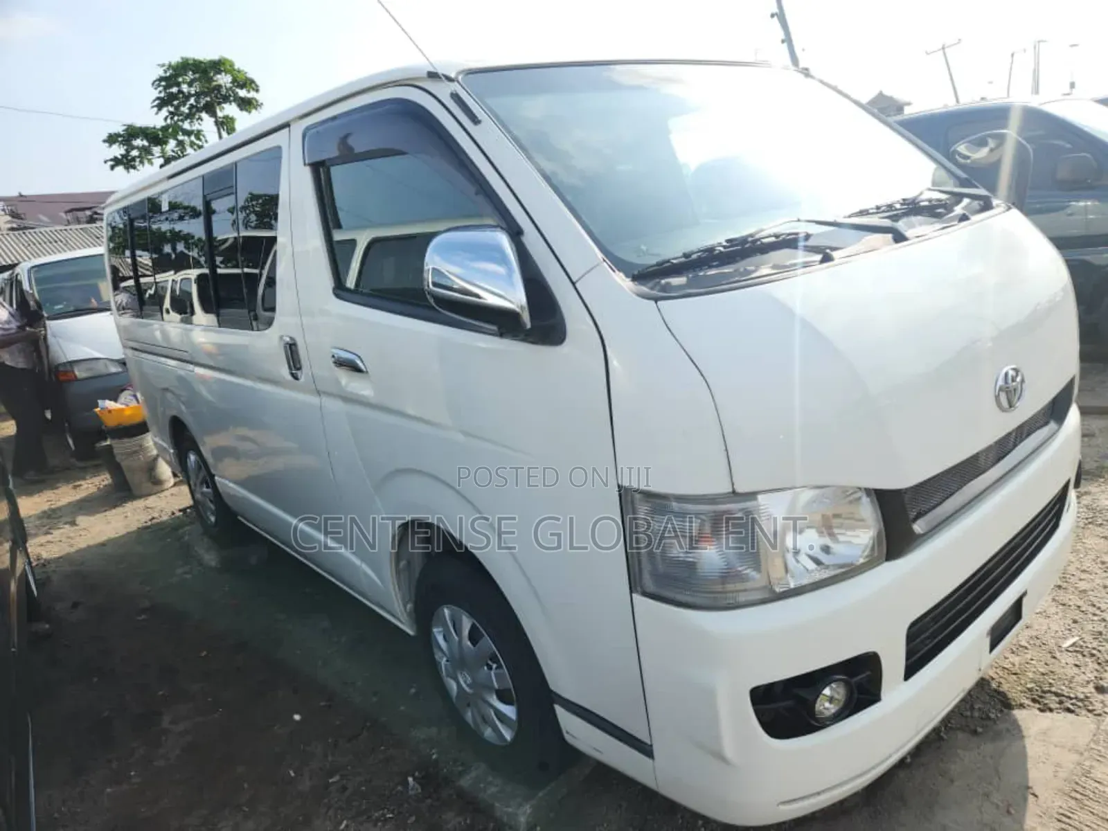 Toyota HiAce 2011 White