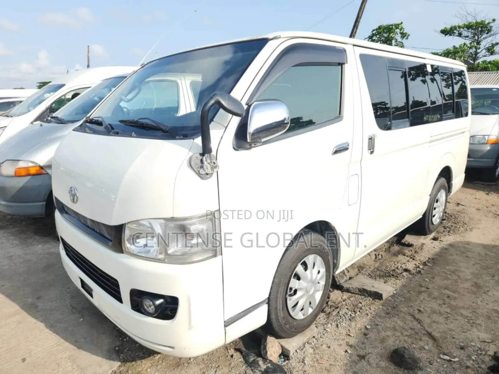 Toyota HiAce 2011 White
