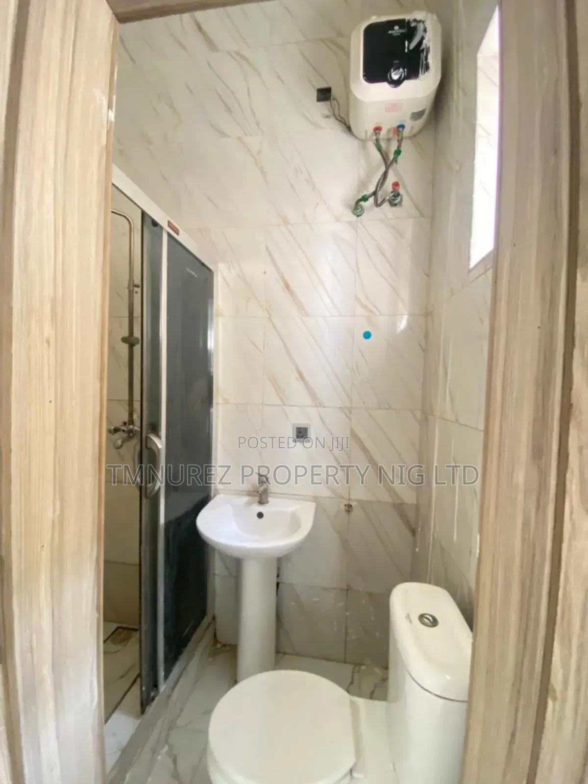 Mini Flat in Conservation Chevron for rent