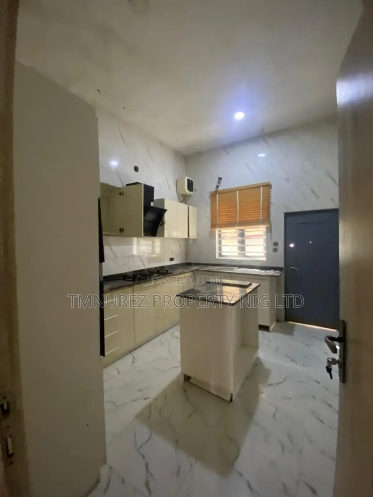 Mini Flat in Conservation Chevron for rent
