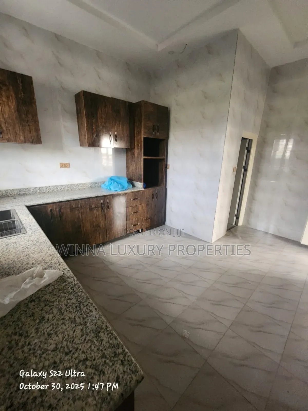 4bdrm Duplex in Gold City, Lugbe District for sale