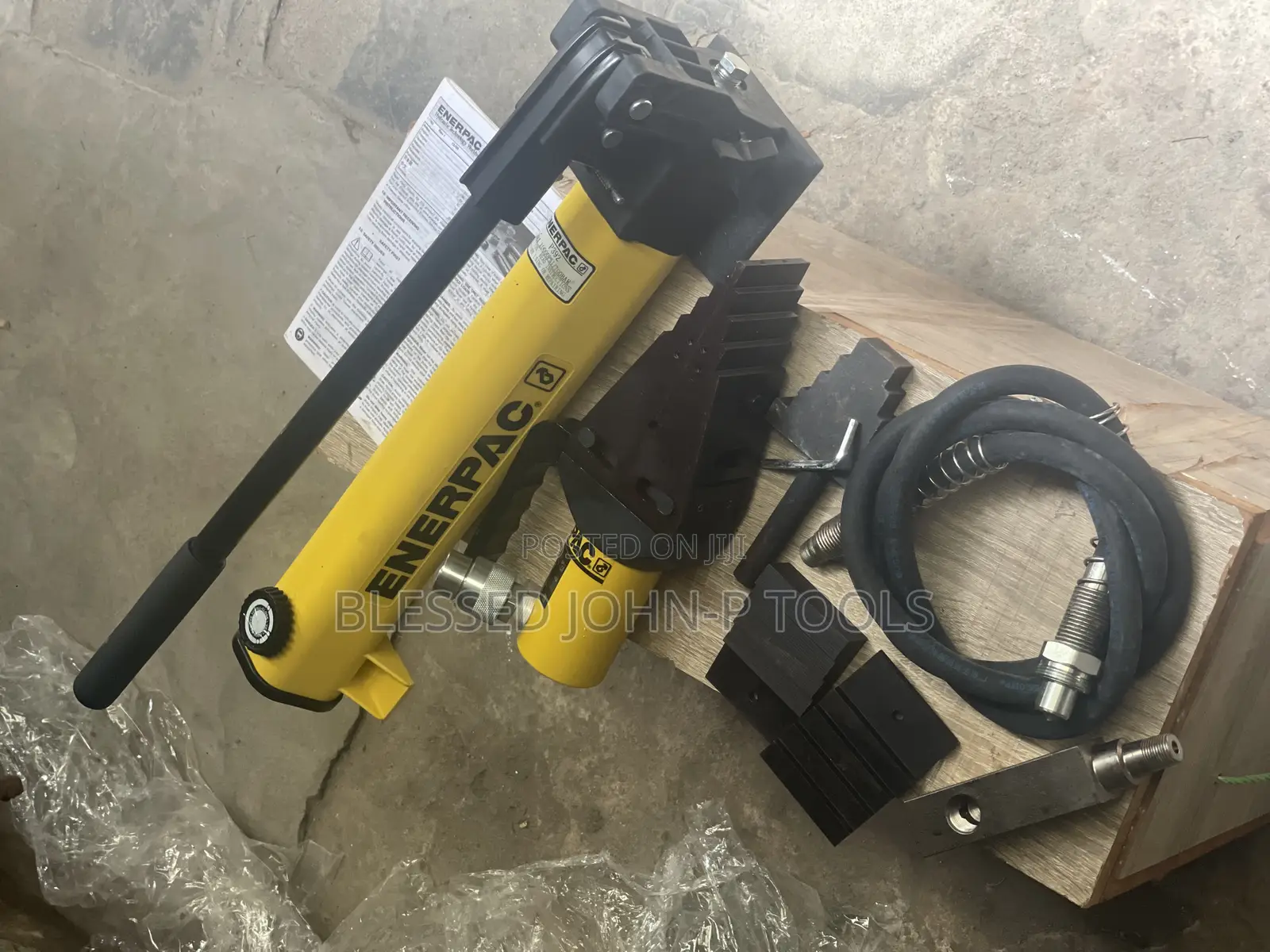 14ton Enerpac Hydraulic Flange Spreader