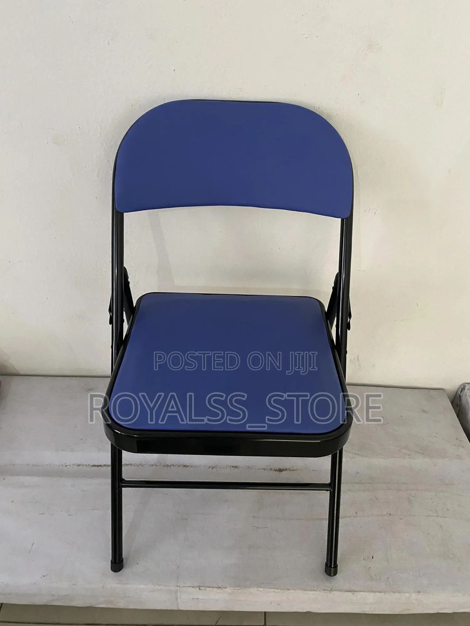 Foldable Metal Chair With Foam Padding