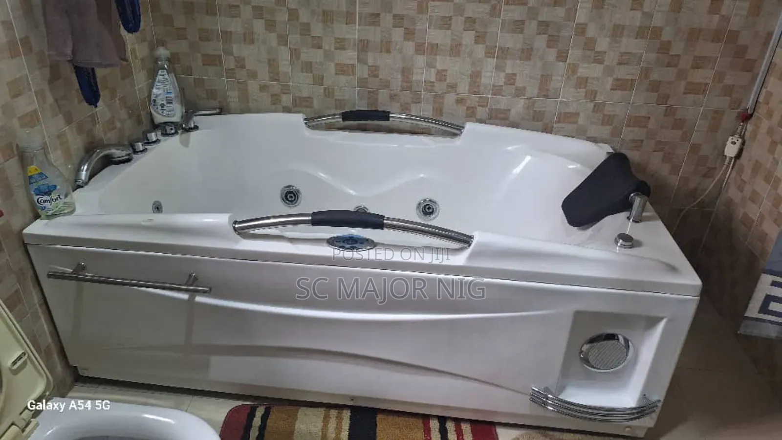 Jacuzzi Bathtub