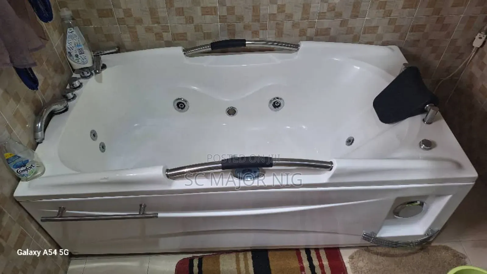 Jacuzzi Bathtub