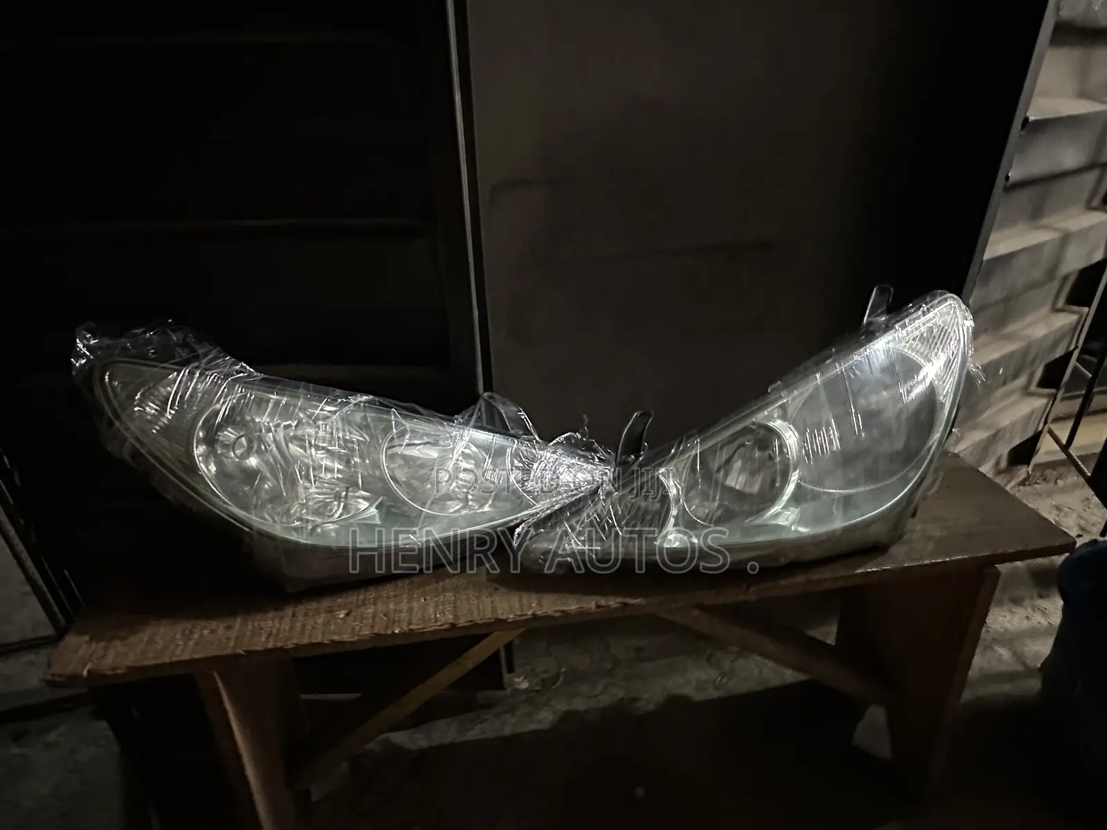 Set Headlamp Previa 2005