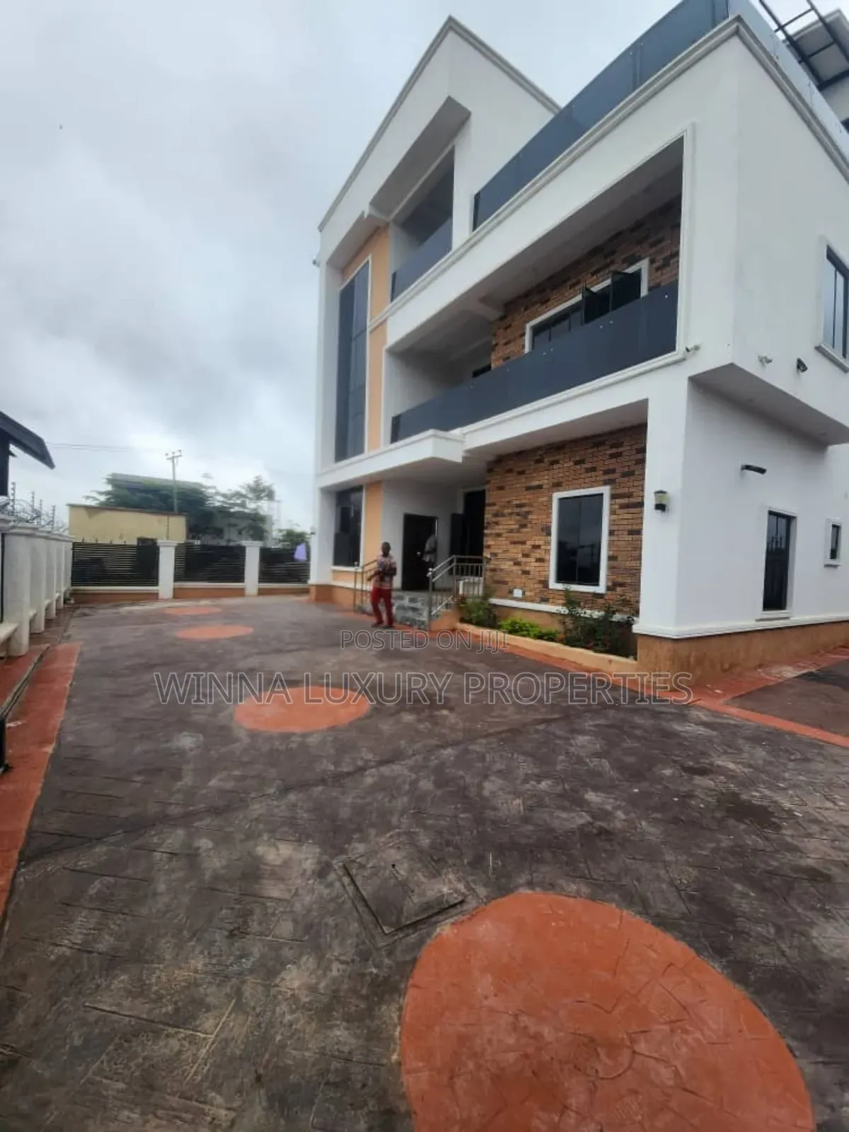 6bdrm Duplex in Aiben, Lugbe District for sale