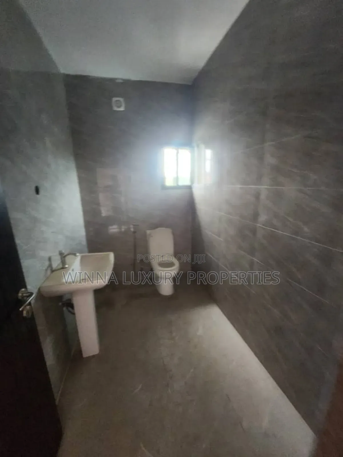 6bdrm Duplex in Aiben, Lugbe District for sale