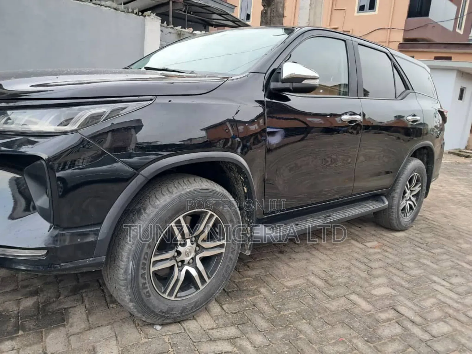Toyota Fortuner 2021 Black
