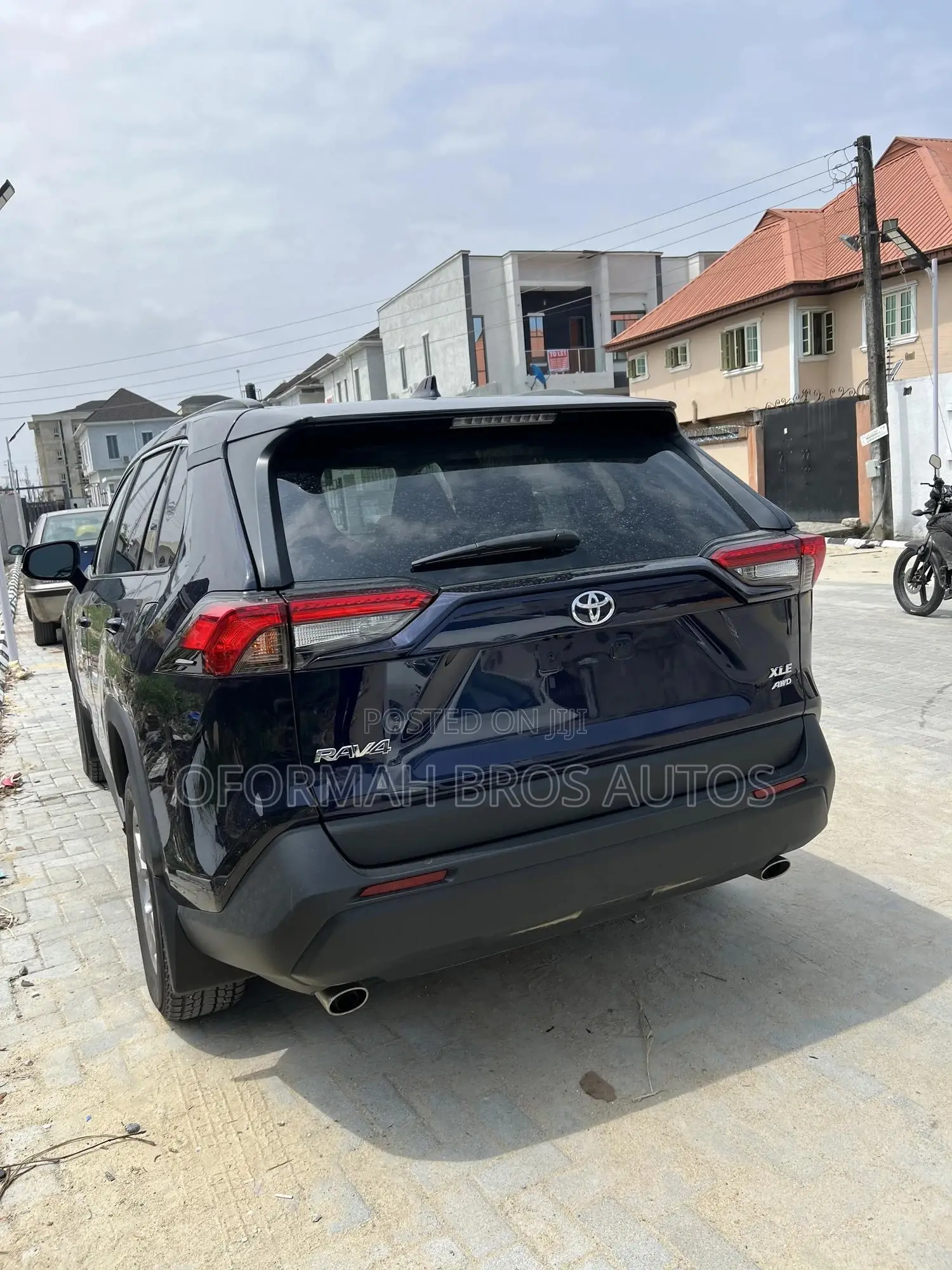 Toyota RAV4 XLE Premium AWD 2024 Black
