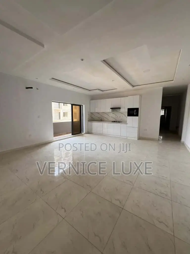 2bdrm Block of Flats in Freedom Way, Lekki Phase 1 for sale
