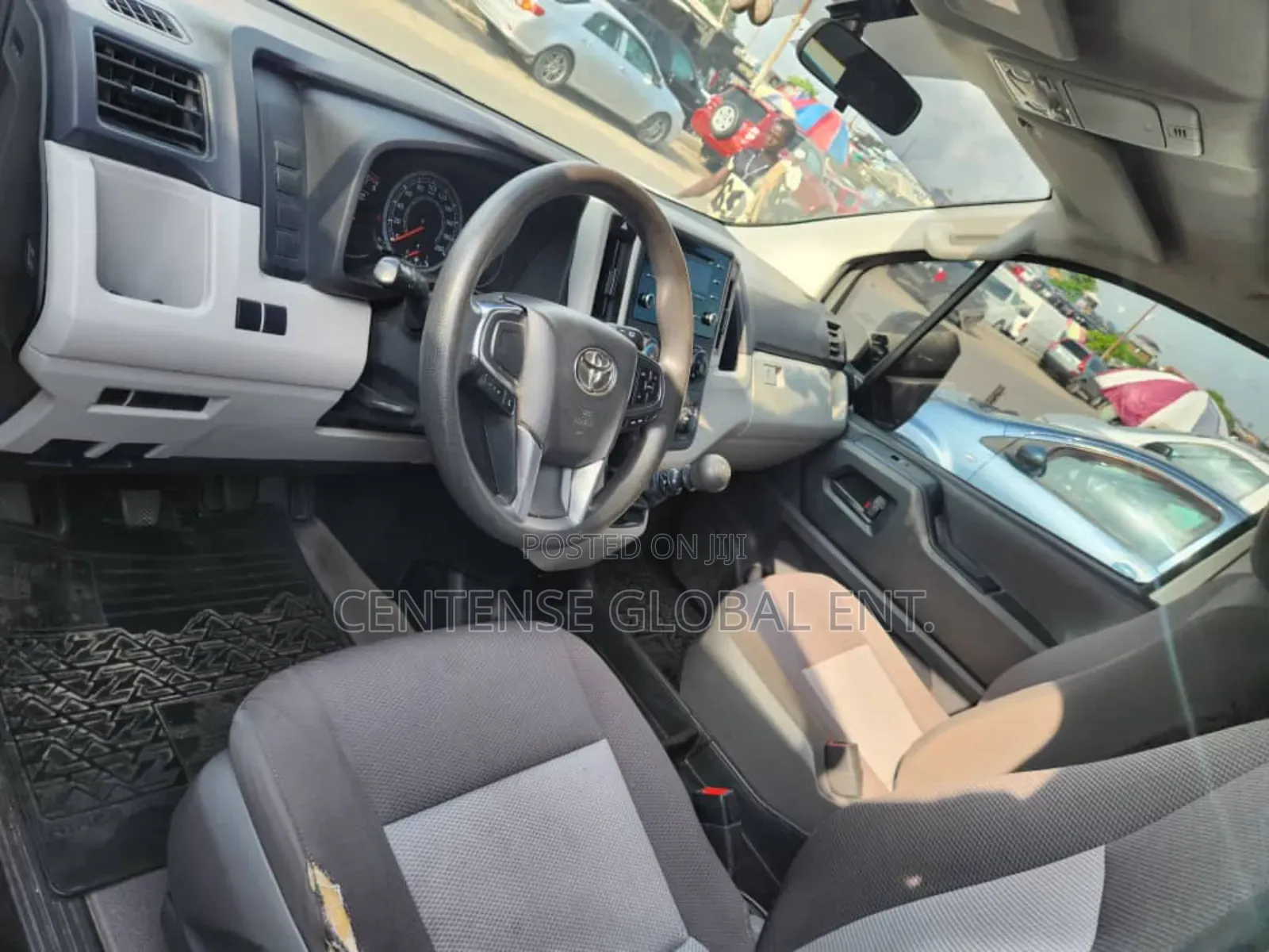 Toyota HiAce 2022 White