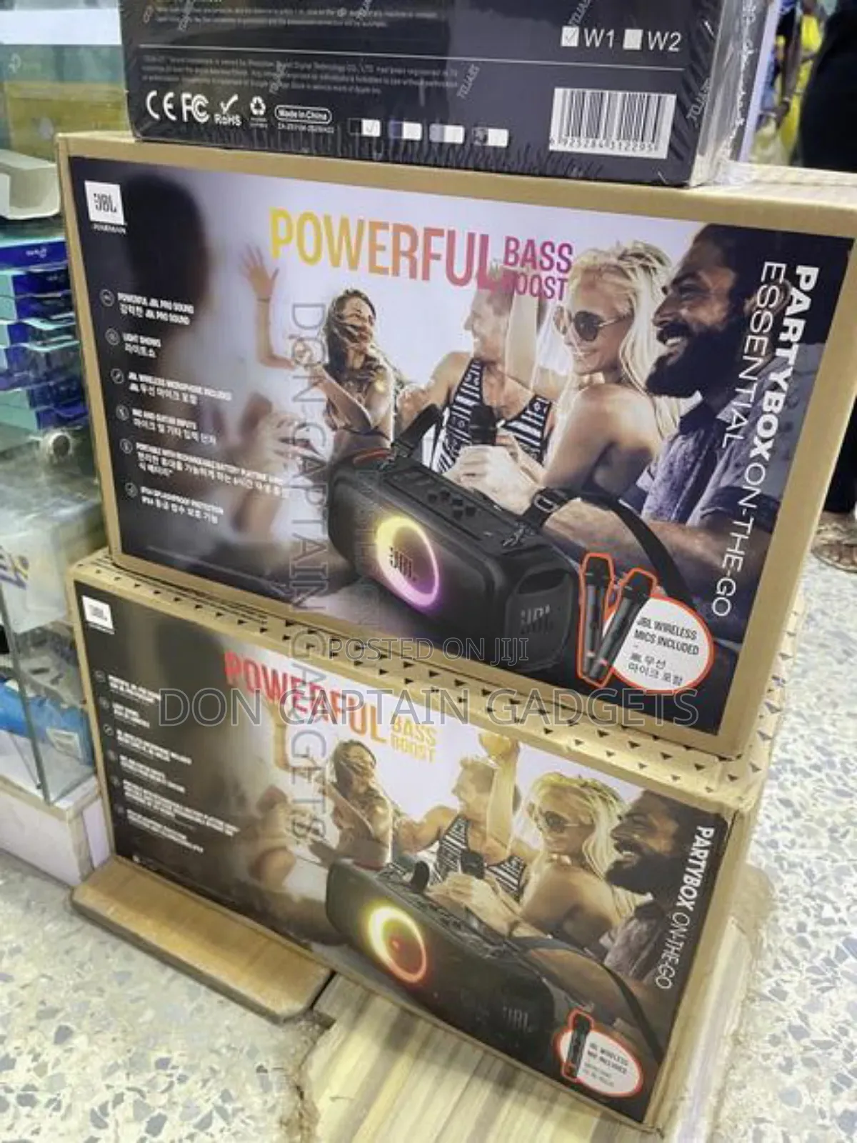 JBL Partybox on the Go With One Microphone