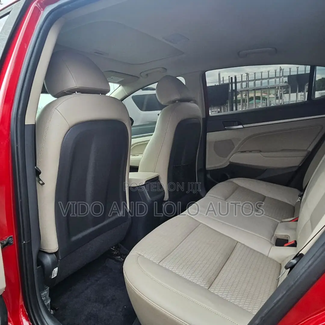 Hyundai Elantra Limited Sedan FWD (2.0L 4cyl 6A) 2017 Red