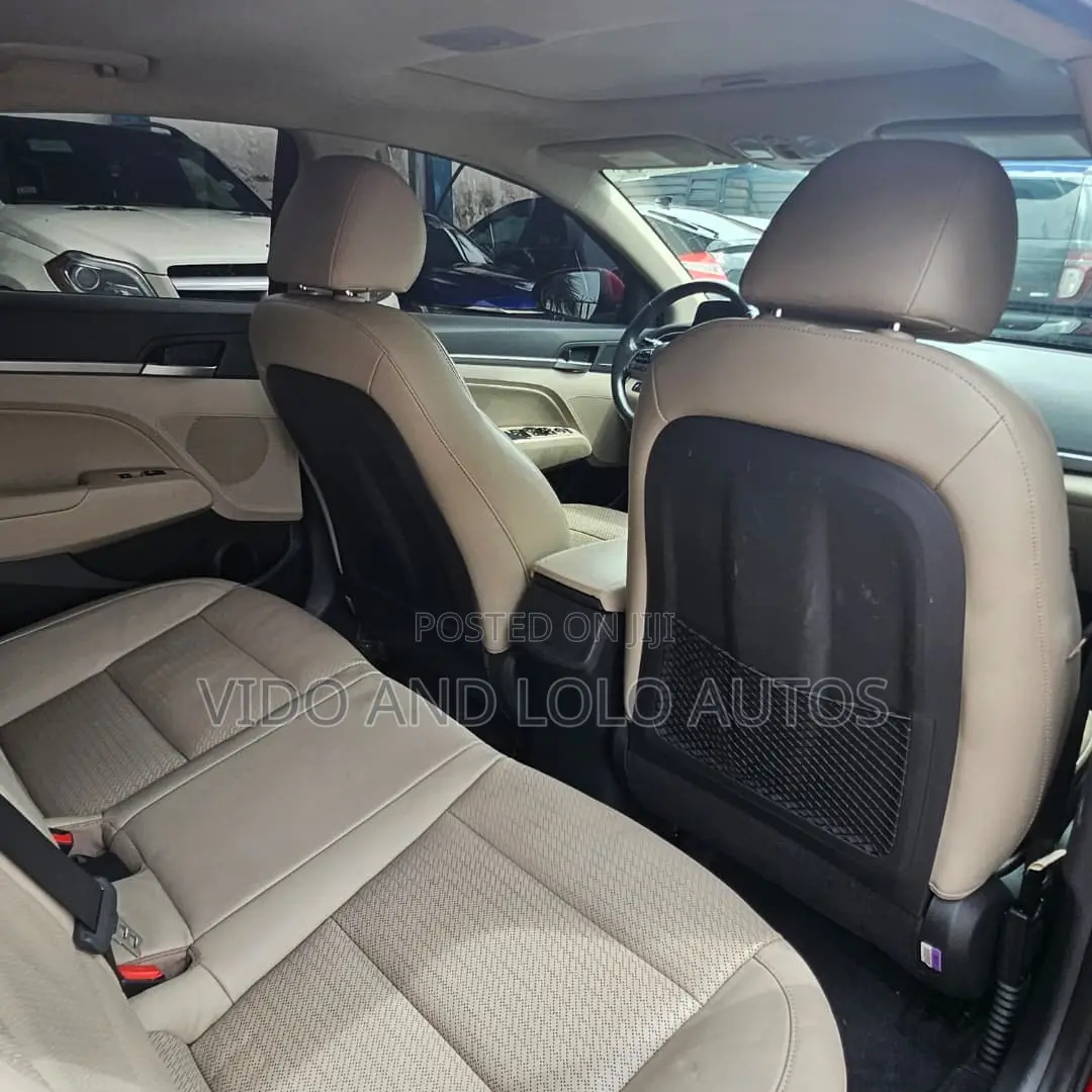 Hyundai Elantra Limited Sedan FWD (2.0L 4cyl 6A) 2017 Red