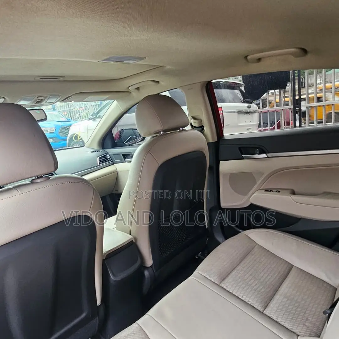 Hyundai Elantra Limited Sedan FWD (2.0L 4cyl 6A) 2017 Red