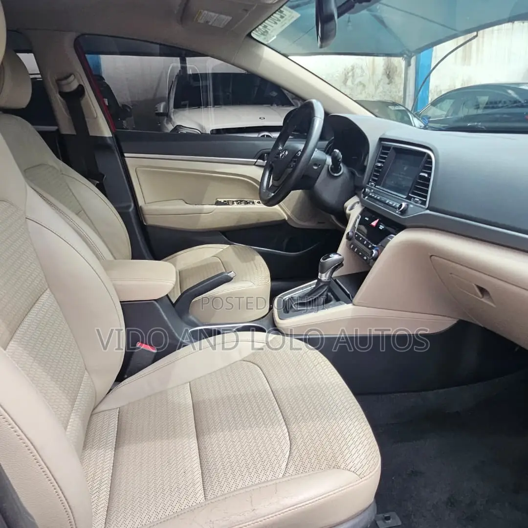 Hyundai Elantra Limited Sedan FWD (2.0L 4cyl 6A) 2017 Red