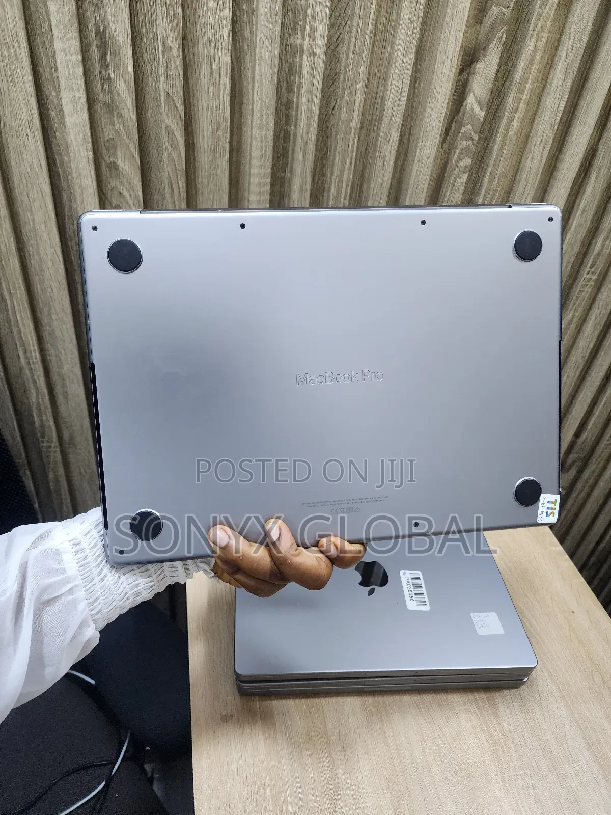 Laptop Apple MacBook Pro 2021 M1 32GB Apple M1 Pro SSD 512GB