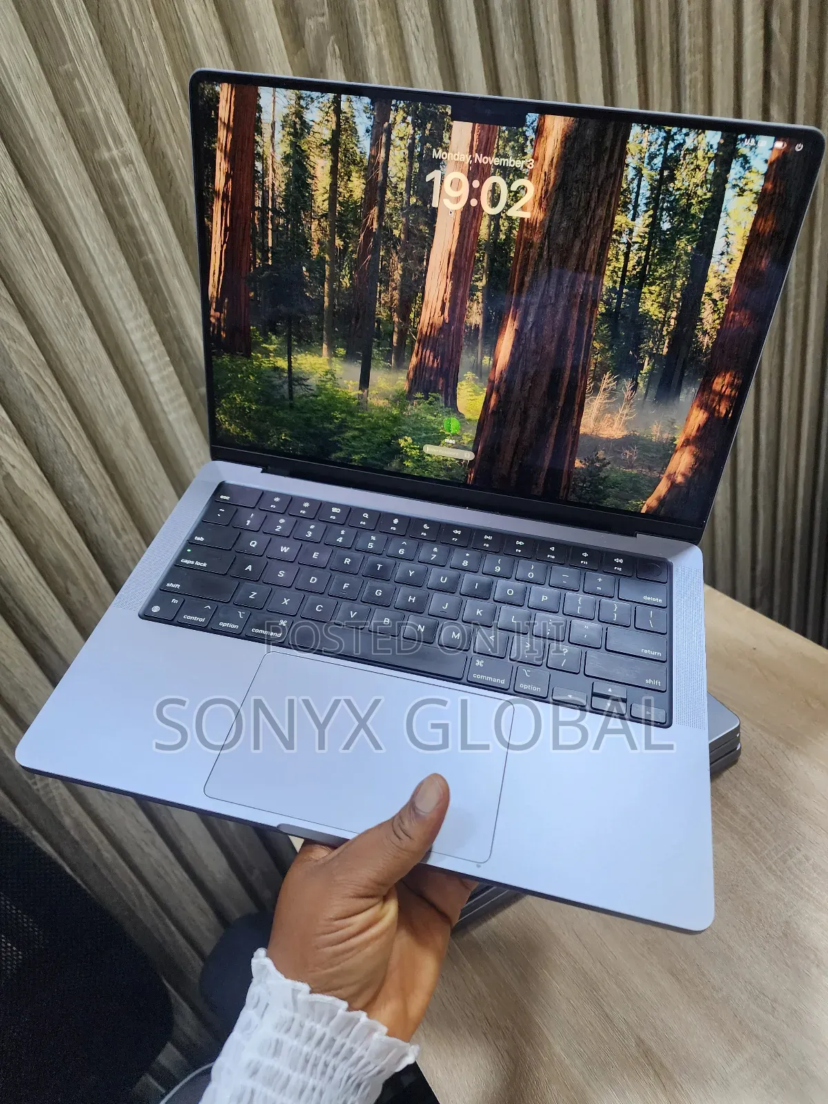 Laptop Apple MacBook Pro 2021 M1 32GB Apple M1 Pro SSD 512GB