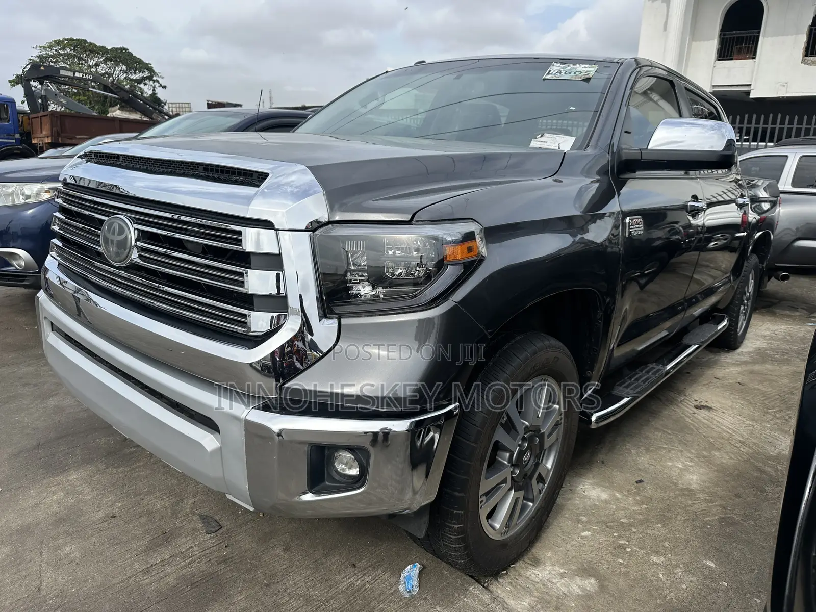 Toyota Tundra 1794 5.7L V8 w/FFV 4x4 CrewMax 5.6 ft. box 145.7 in. WB