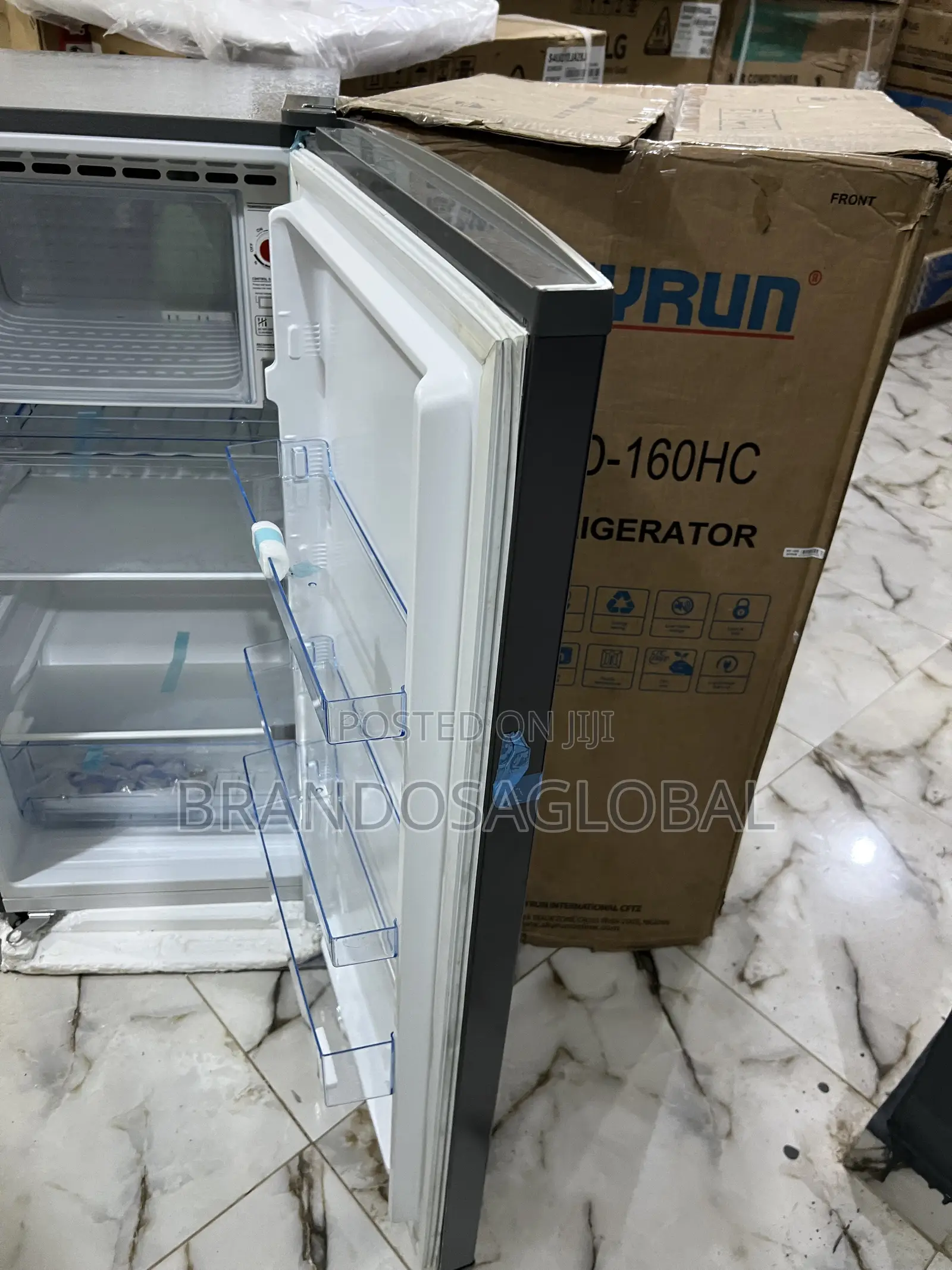 Skyrun 160l Fridge – Easy Clean Interior