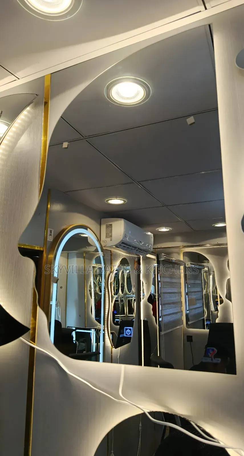 Led Human Face Mirror With 3 Coloured Lights.