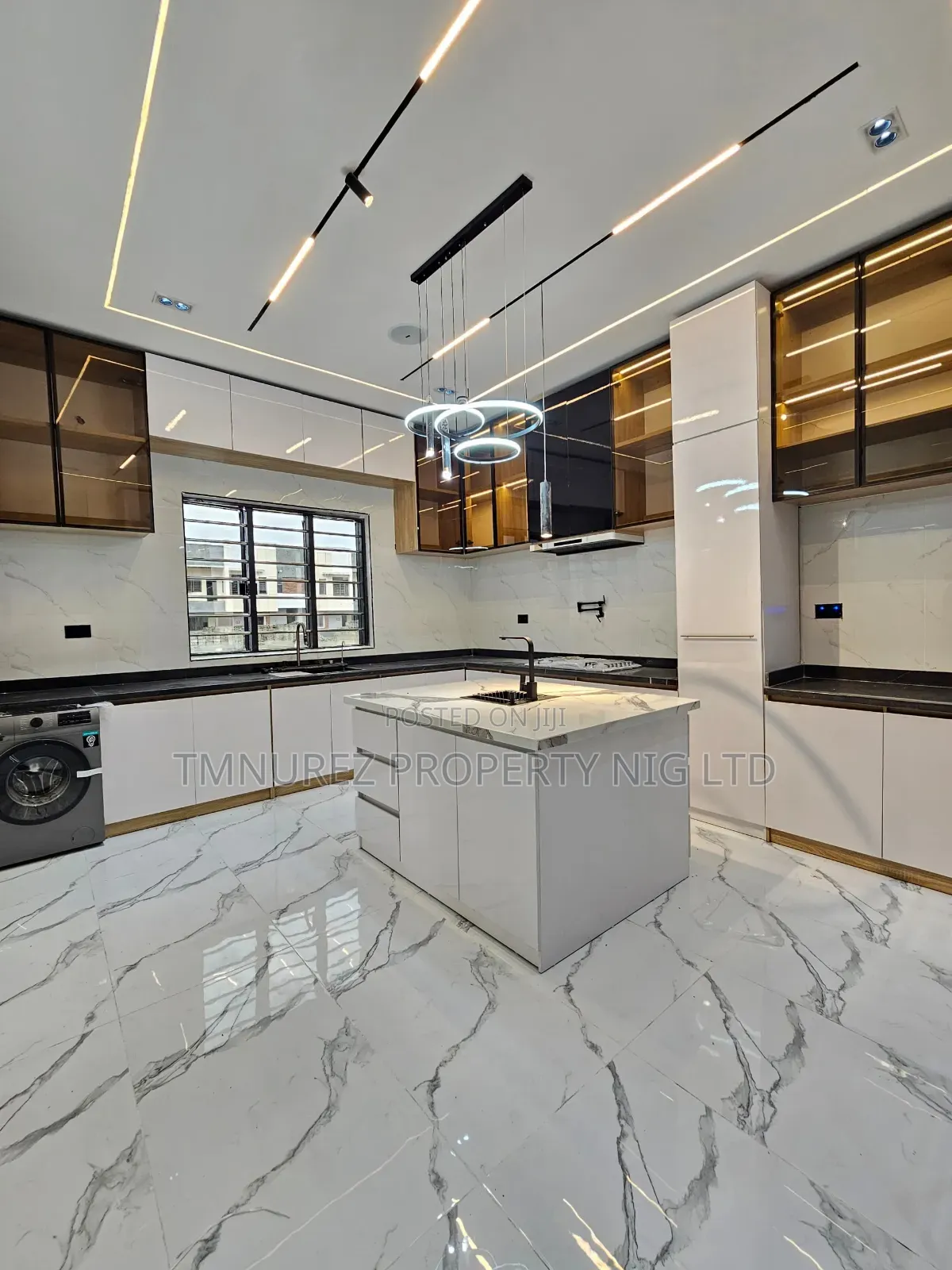 5bdrm Duplex in Orchild Estate, Chevron for sale