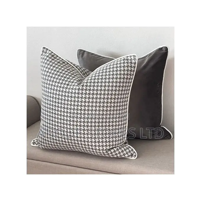 18 X 18 Inch 2pc Monochrome Decorative Throw Pillow
