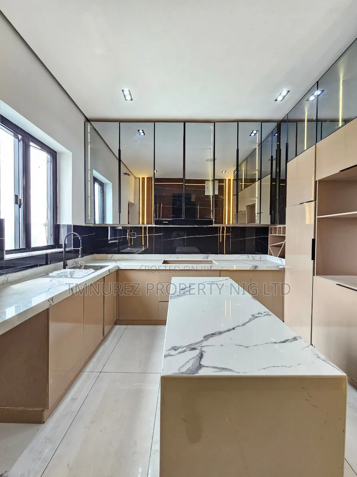 4bdrm Duplex in Orchild Estate, Chevron for sale
