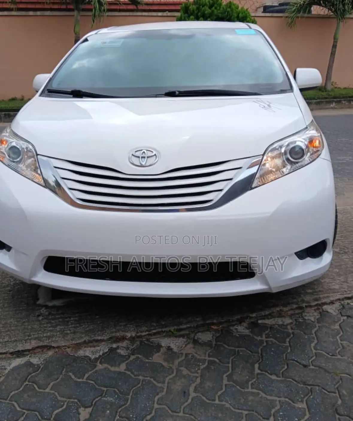 Toyota Sienna LE 7 Passenger Mobility (3.5L 6cyl 8A) 2017 White