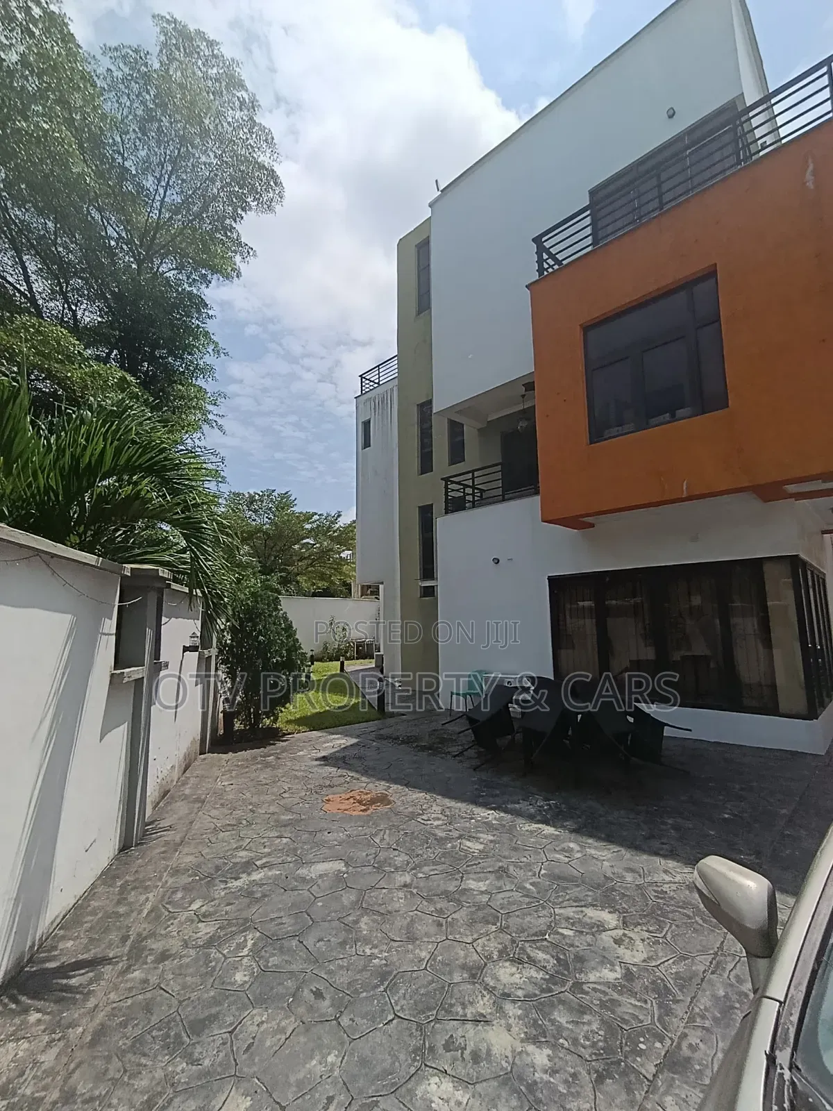Furnished 5bdrm Duplex in Banana Island for sale