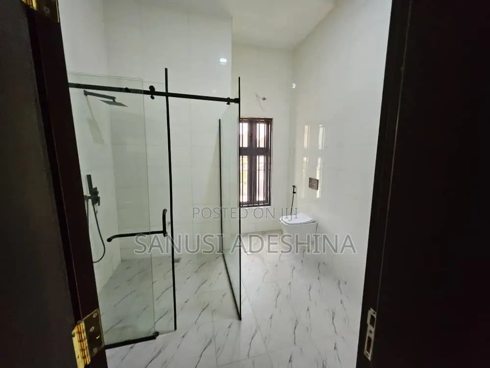 6bdrm Duplex in Gwarimpa Estate ,Fct, Gwarinpa for sale