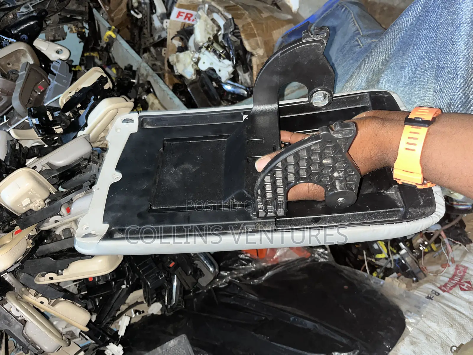 Middle Handrest Toyota Venza 2010-15 Available