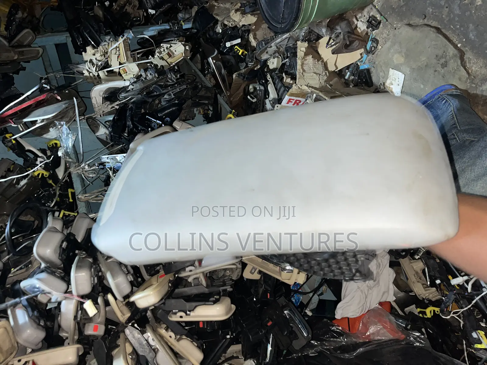 Middle Handrest Toyota Venza 2010-15 Available