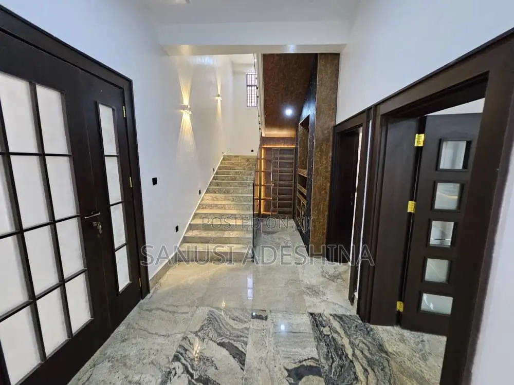 5bdrm Duplex in Jahi Gilmore,Very for sale