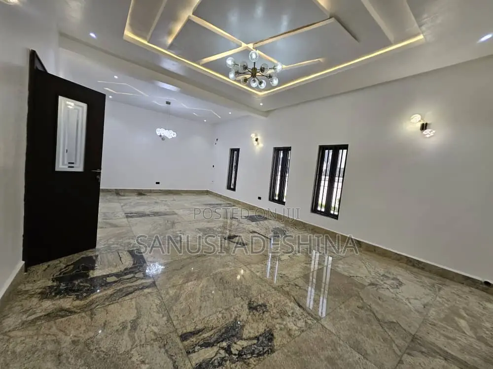 5bdrm Duplex in Jahi Gilmore,Very for sale