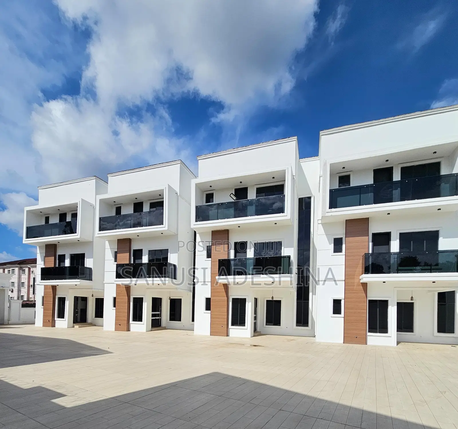 5bdrm Duplex in Jahi Gilmore,Very for sale