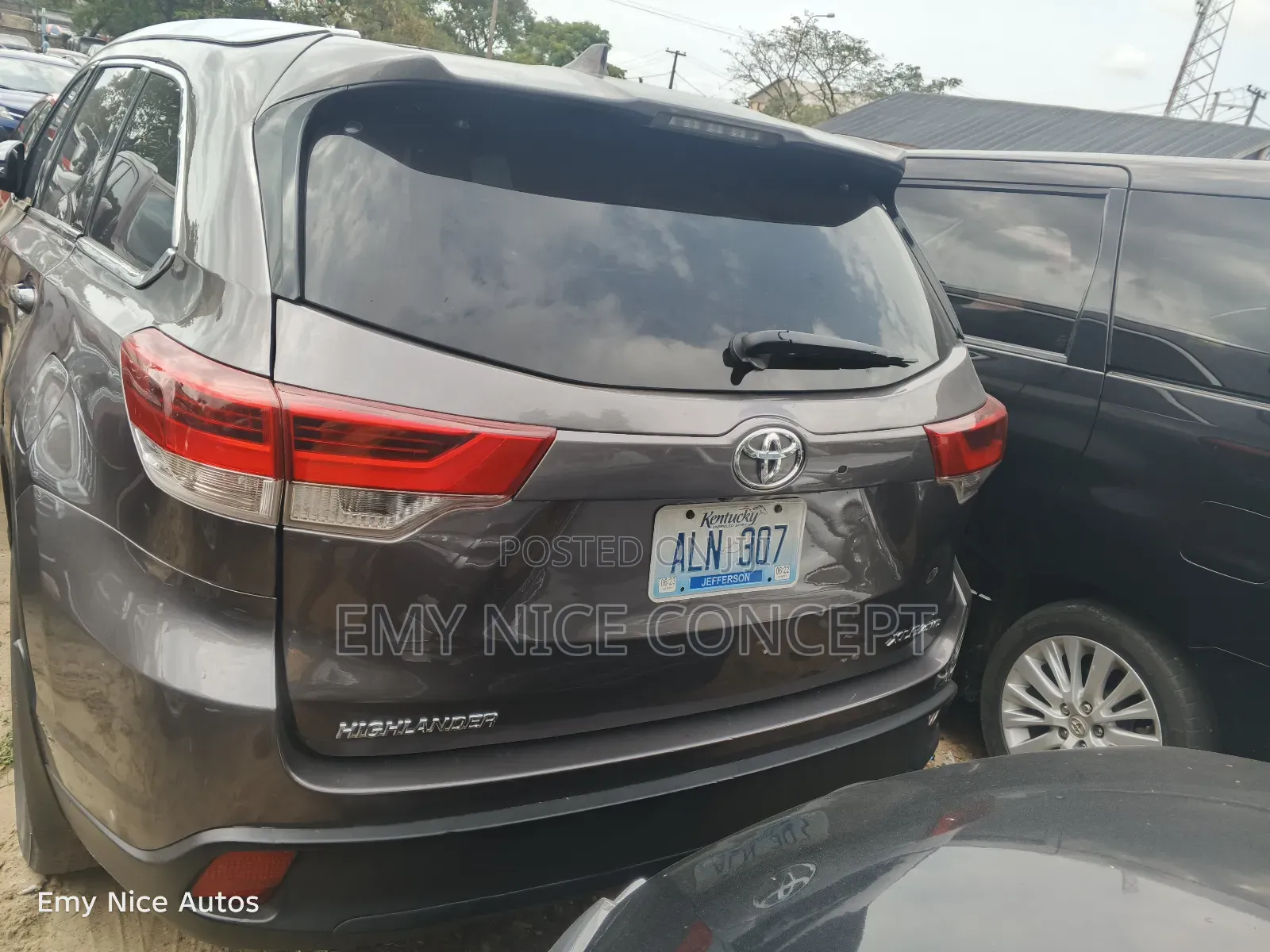 Toyota Highlander XLE 4x4 V6 (3.5L 6cyl 8A) 2018 Gray