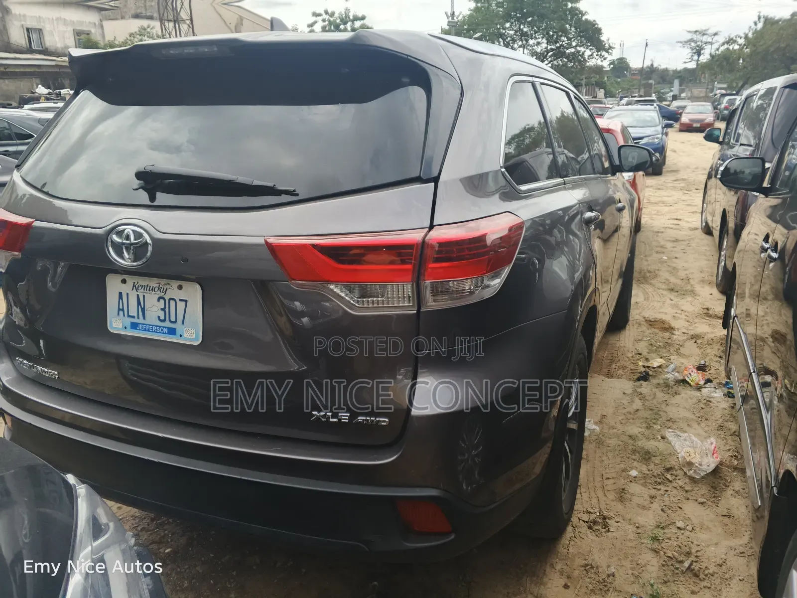 Toyota Highlander XLE 4x4 V6 (3.5L 6cyl 8A) 2018 Gray