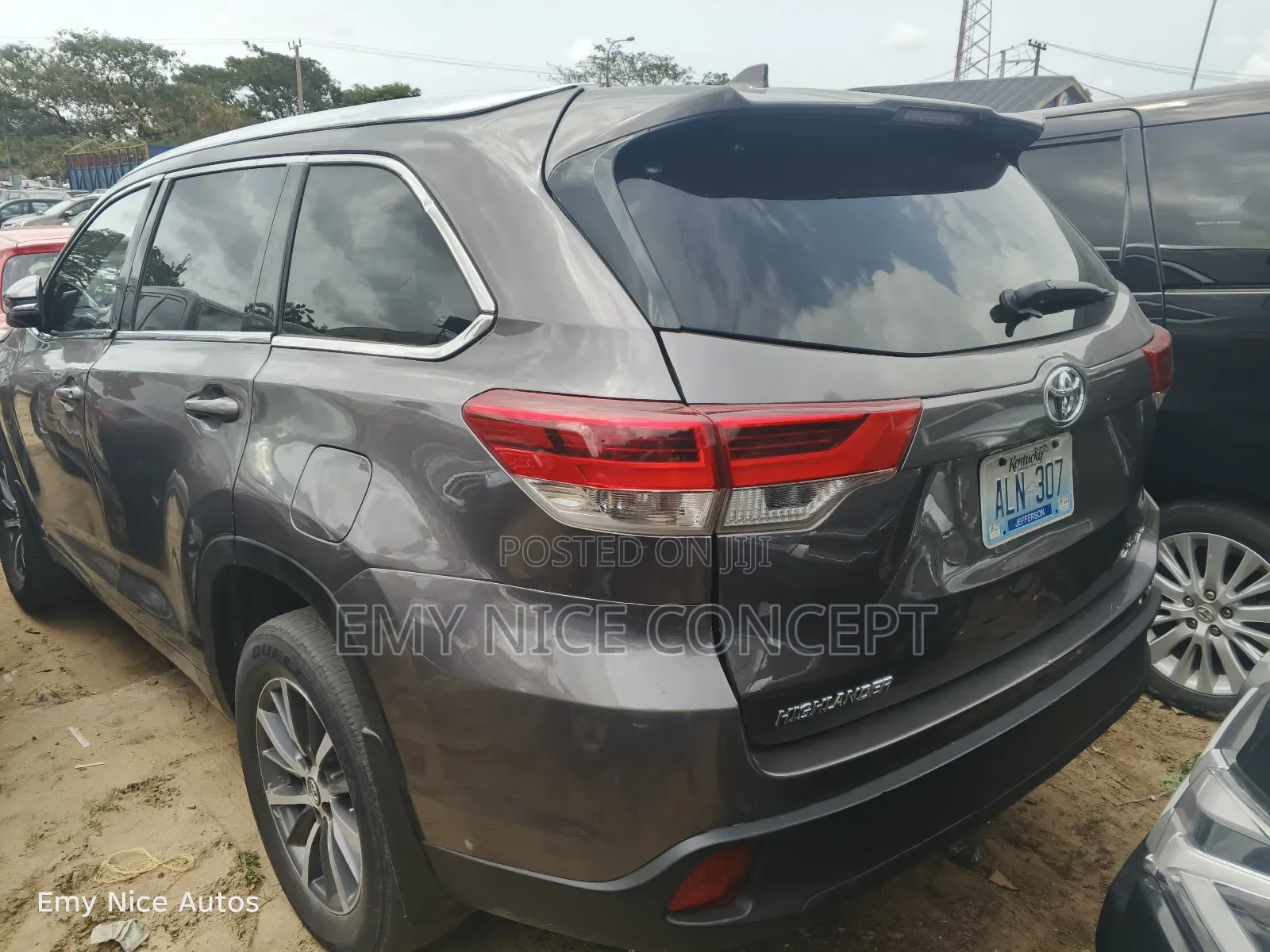 Toyota Highlander XLE 4x4 V6 (3.5L 6cyl 8A) 2018 Gray