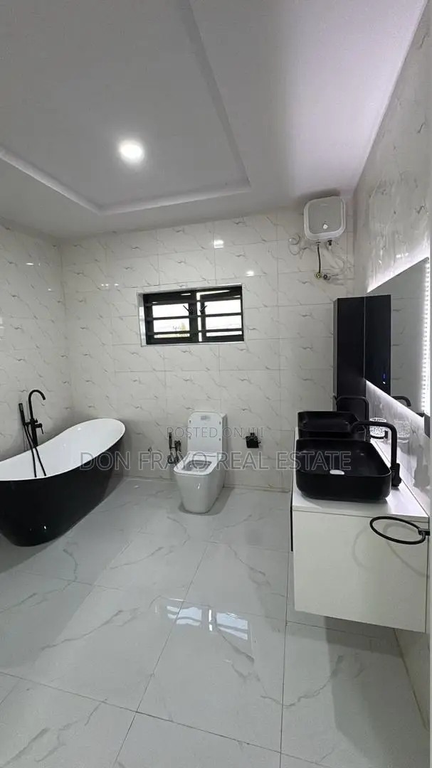 5bdrm Duplex in Oluyole Estate for sale