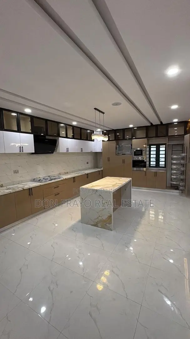 5bdrm Duplex in Oluyole Estate for sale