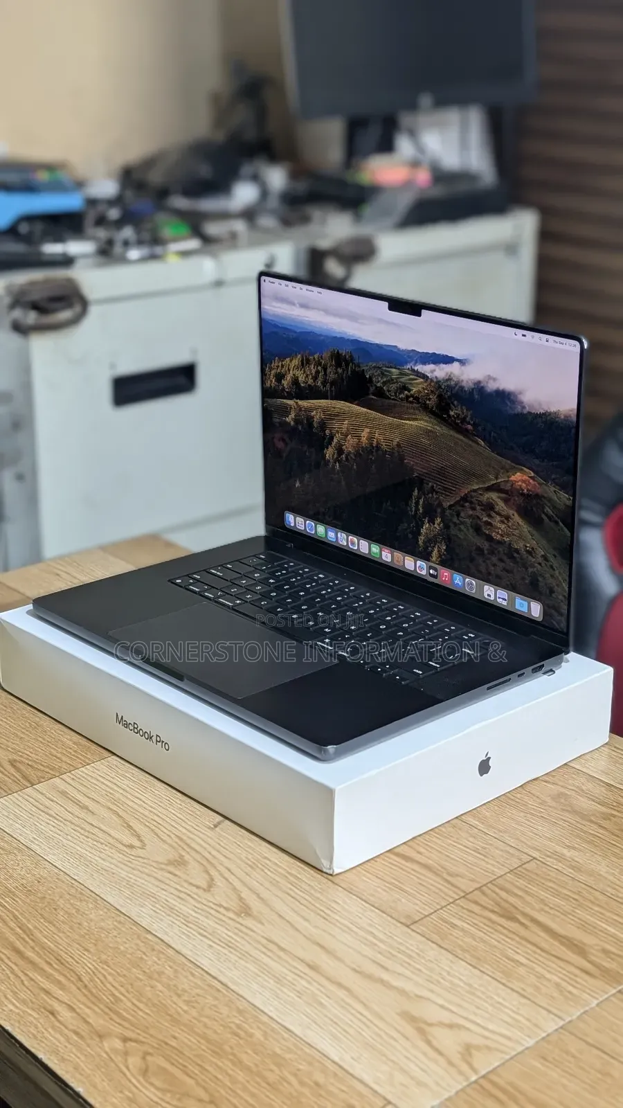 Laptop Apple MacBook Pro 2023 M3 Pro 18GB Apple M3 Pro SSD 512GB