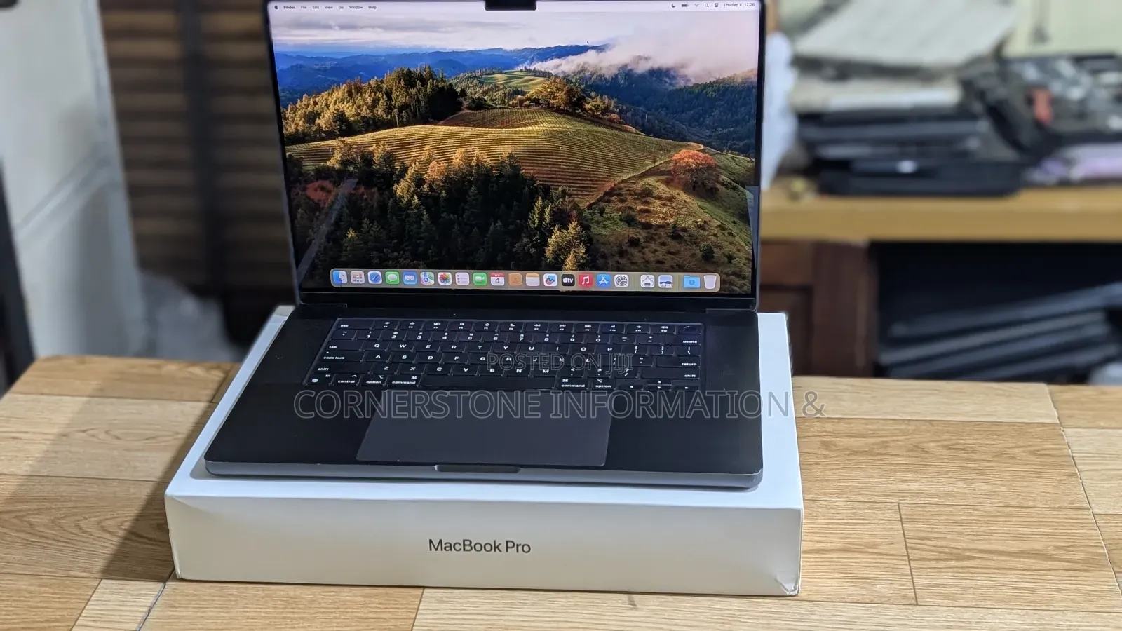 Laptop Apple MacBook Pro 2023 M3 Pro 18GB Apple M3 Pro SSD 512GB