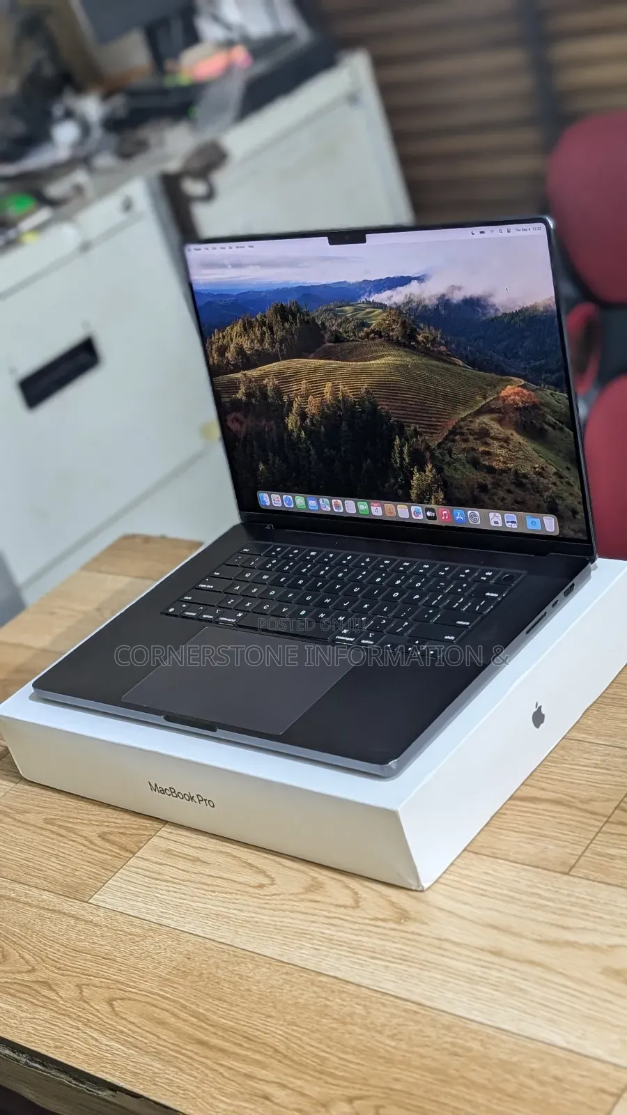 Laptop Apple MacBook Pro 2023 M3 Pro 18GB Apple M3 Pro SSD 512GB