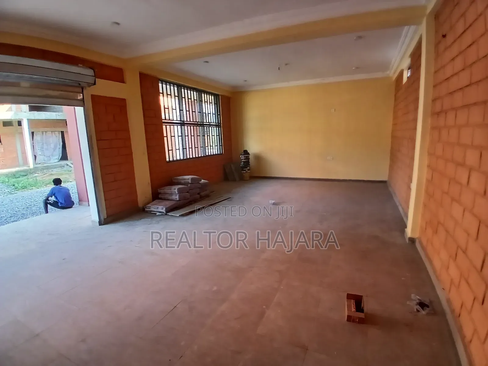 Newly Built Shopping Mall Available for Rent