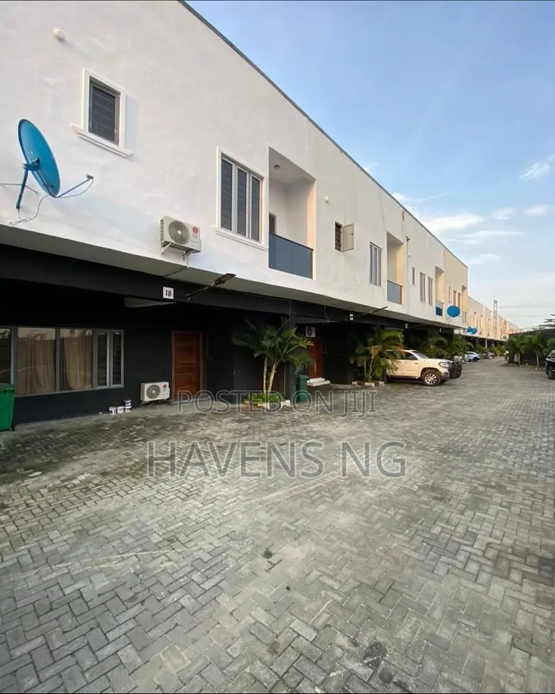 4bdrm Duplex in Ikota for sale