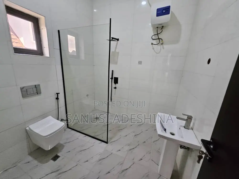 5bdrm House in 600, Gwarinpa for sale