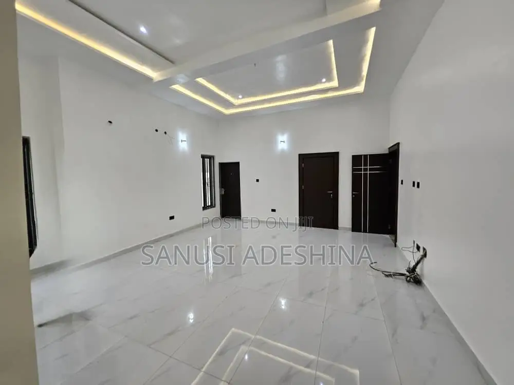 5bdrm House in 600, Gwarinpa for sale
