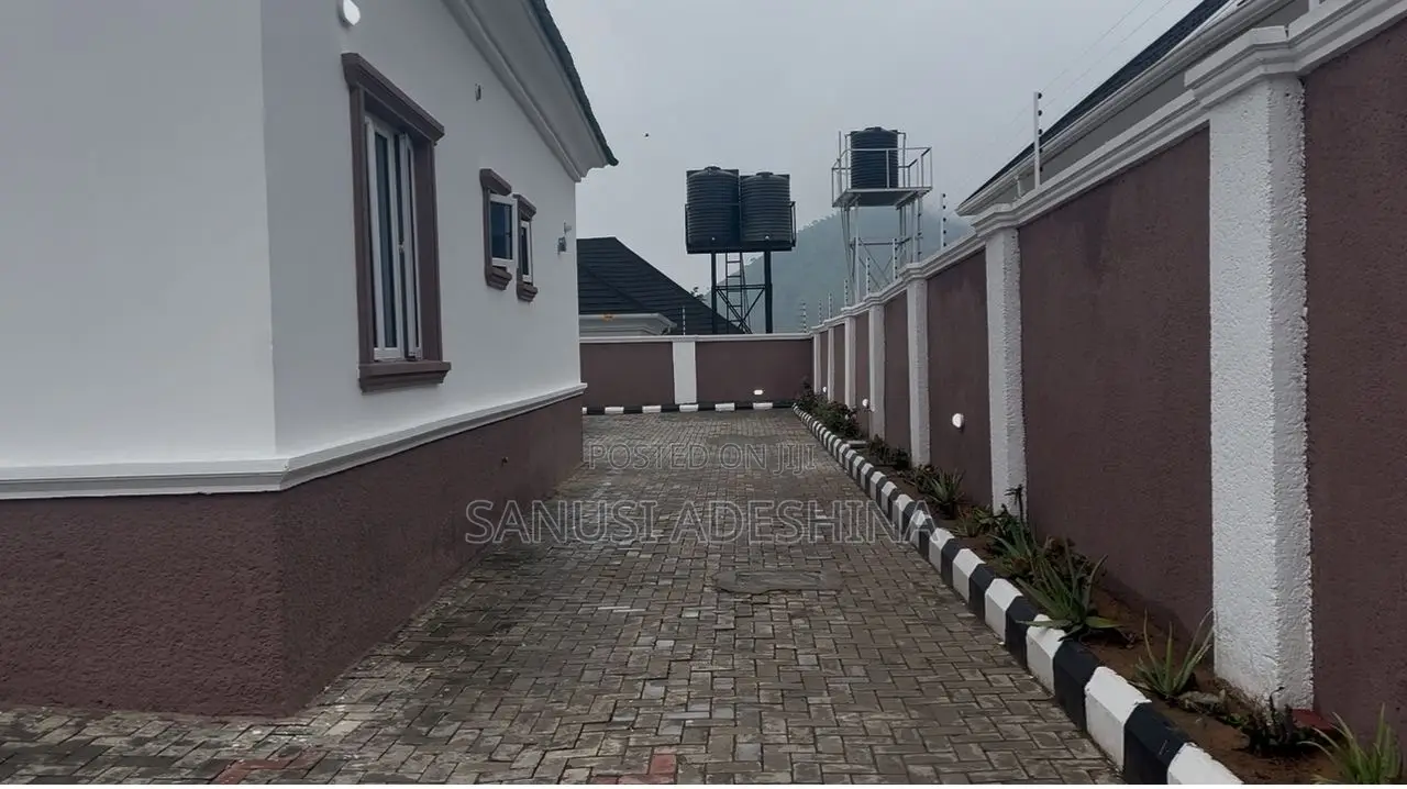 5bdrm House in 600, Gwarinpa for sale